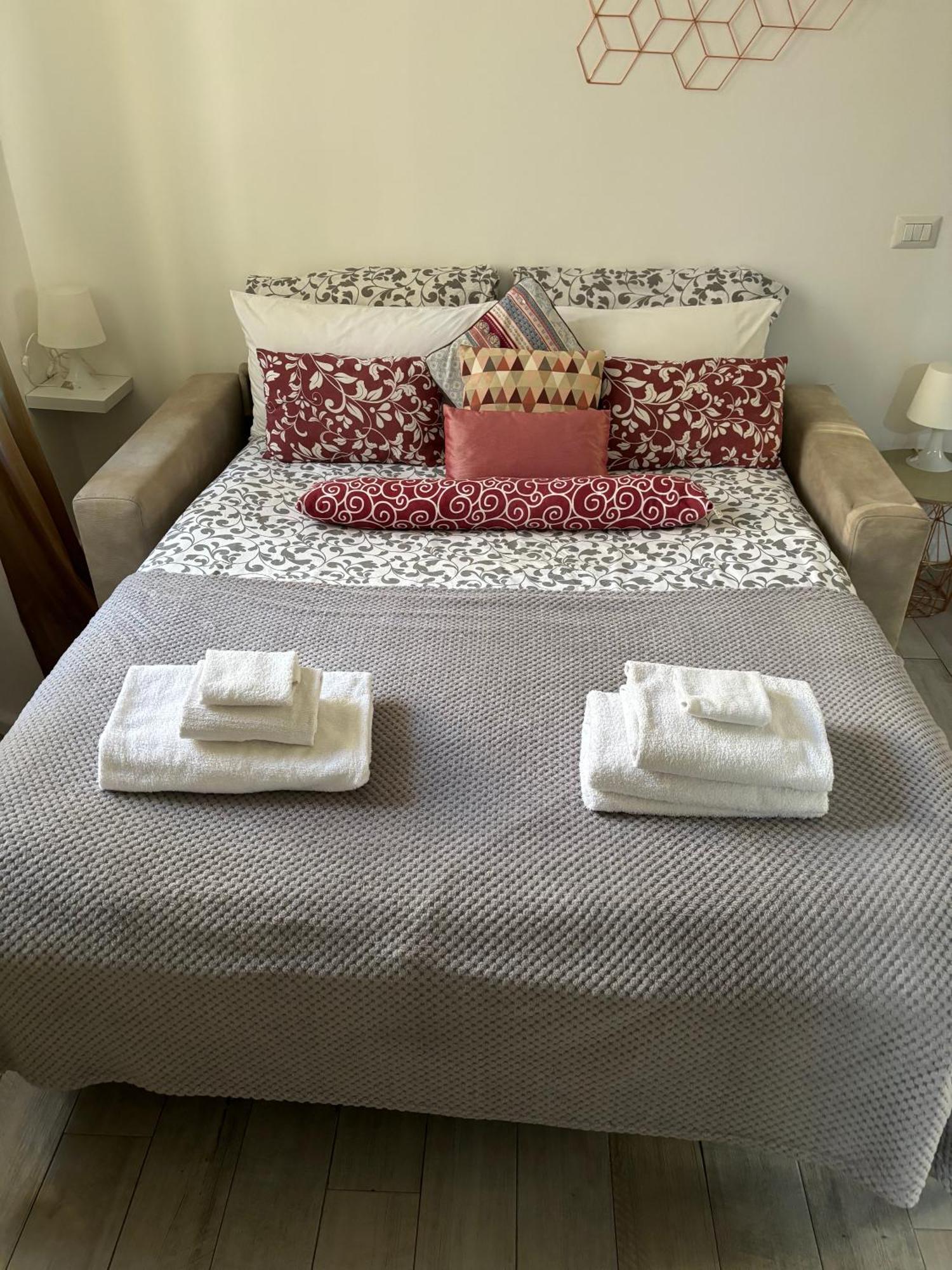 Joy House -Central City Near Metro Arco Della Pace Brera-Entire Apartment Perfect For Work & Play, Nightlife With Ac & Fast Wifi Welcome To The Cool Joy House! Милан Экстерьер фото